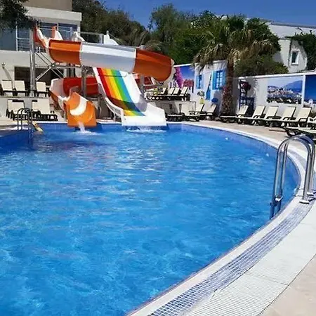 Club Blue White Hotel 3*